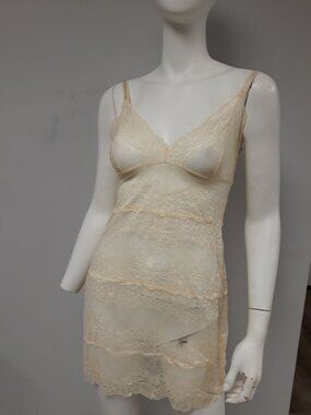 Samantha Chang Camisole Beige Lace Size Medium NEW WITH TAGS!